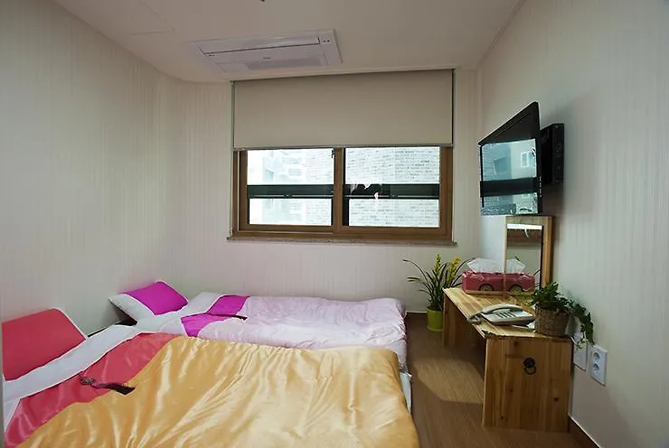 מלון סיאול Myeongdong Ecohouse 2*,