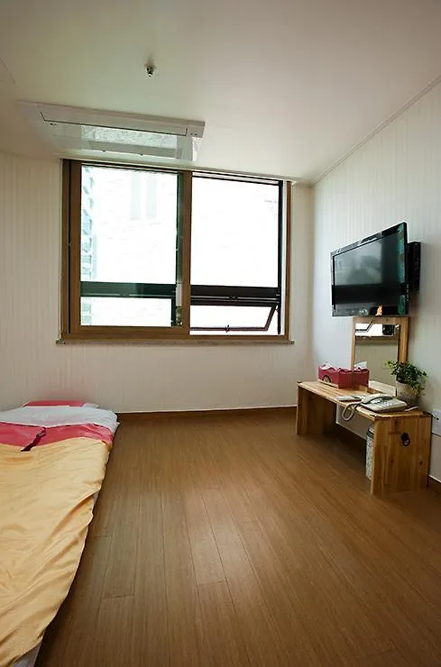 Myeongdong Ecohouse Otel Seul 2*,