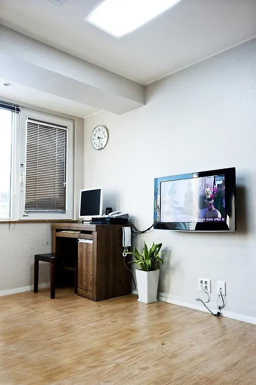 فندق Myeongdong Ecohouse سيول 2*,